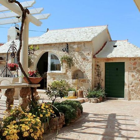 Apartments Nejasmic - Little House For Peaceful And Domestic Vacation بول المظهر الخارجي الصورة