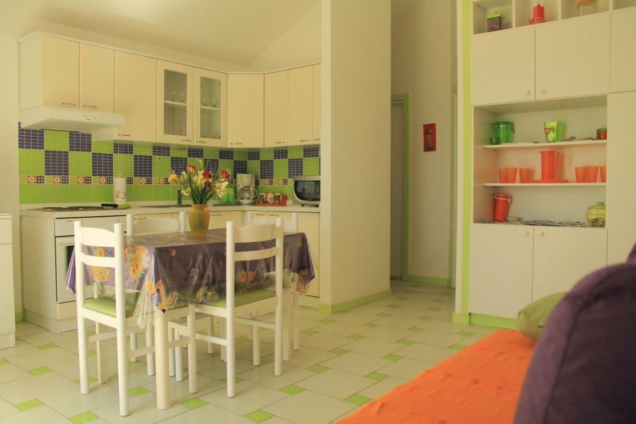 Apartments Nejasmic - Little House For Peaceful And Domestic Vacation بول المظهر الخارجي الصورة