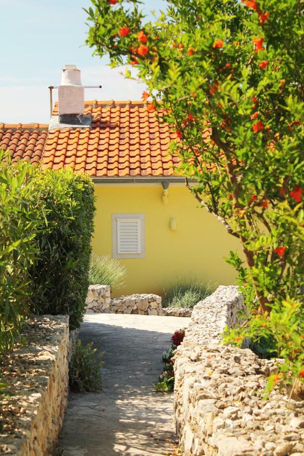 Apartments Nejasmic - Little House For Peaceful And Domestic Vacation بول المظهر الخارجي الصورة